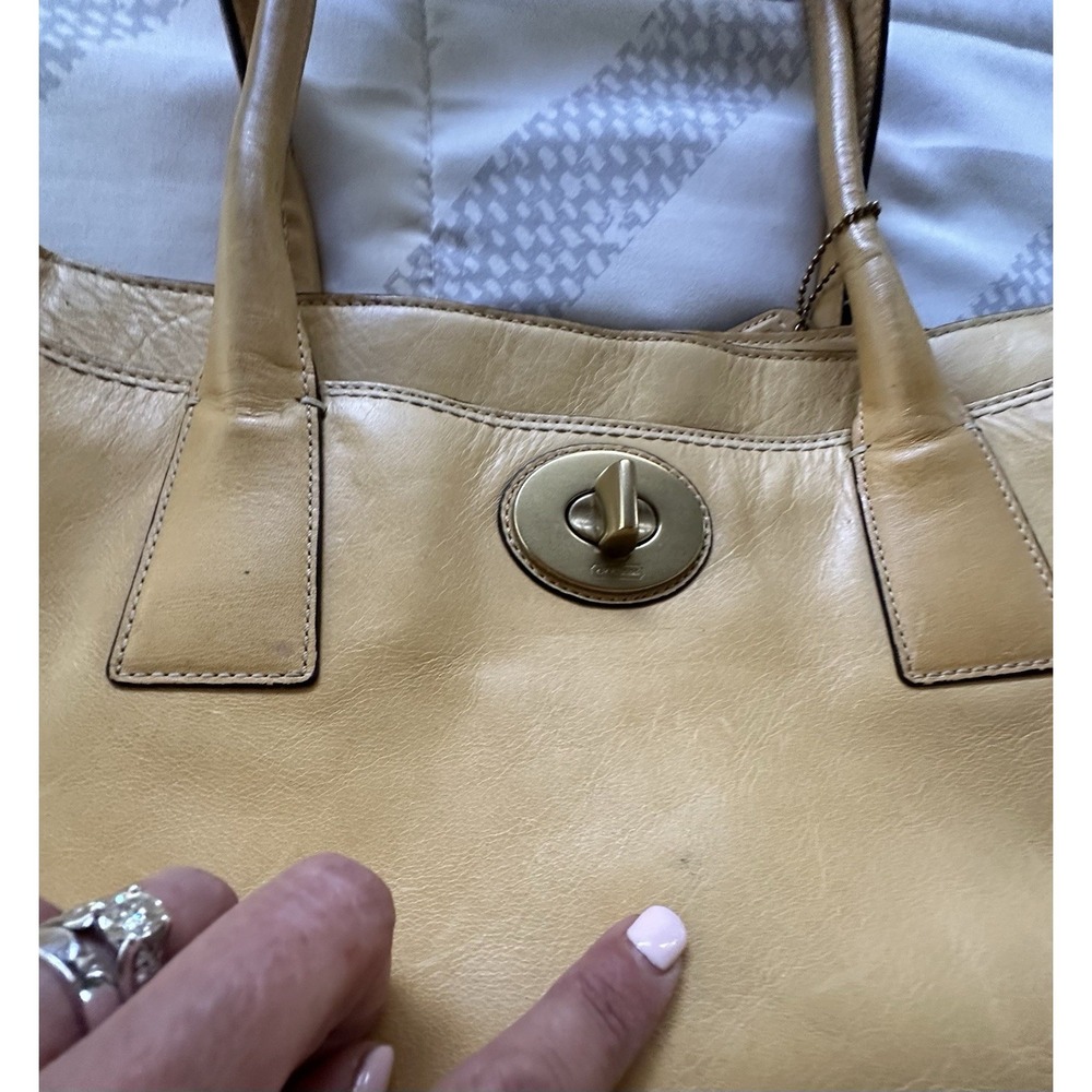 Vtg COACH Hamptons Large Leather Handbag 11555 Yellow Turnlock Tote Work Bag - Picture 8 of 16